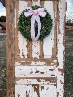 Pulling on all the Heartstrings this Valentine’s Day 💕✨  This romantic wreath is the perfect way to welcome the season of love and transition into spring! Now available in the shop – grab yours before it’s gone! 🌸💌  #HeartstringsWreath #ValentinesDecor #HandmadeWithLove #barrelofwreaths #valentinesdaywreath #ValentinesDay #springwreath #springdecor #easterwreath #frontdoorwreath #doorwreath #farmhousewreath #farmhousedecor #homedecor #decor #shopsmall 