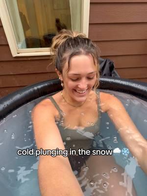 cold plunging in the snow in GA❄️ #coldplunge #coldplungechallenge #coldplungebenefits #coldplunges #healthyliving #healthylifestyle #healthandwellness #healthandfitness #sarahmoffafitness #fitnessjourney #healthtok #fitnessmotivation #2025goals #coldweather #snowday 