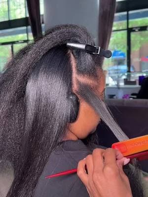 Don’t be ashamed, we’ve watched this severely times too🤤 Tools used: 1" ceramic flat iron Stylist: @hausofhalos_ Available on EapHeat.com🔥 #EapHeat #HeatGang #pressandcurl #flatironcurls #freshoffthepress