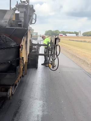 Bringing this video back to start off the new season with a classic from @caliboi559mn #fyp #asphaltcowboy #pavingsomeasphalt #pavingnation