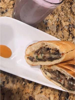 JSK 🙏🏼🇺🇸🇮🇳#Mushroom & Onion sandwich 😋😋😍#foryoupagee #NextLevelDish #viralvideo #indianfoodlover #garbalover💃 