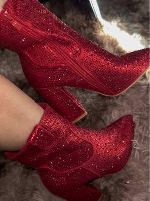 👢♥️ #red #redboots #sparklyboots #sparkly #foryou #fashion #paratii #TikTokShop #rhinestone 