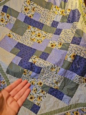 #stitch with @ALadyHomesteader cane be your for 500 #sunflower #quiltgate #quilts #vintagevibe #handmade 