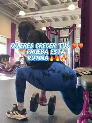 Glúteos y femorales activados al 100%! 🍑🍑🔥🔥  VAMOS CHICAS🙌🏻🙌🏻 Esta rutina combina ejercicios compuestos y aislados para trabajar de forma intensa estas áreas, enfocándonos en el crecimiento y la tonificación muscular.   1️⃣ Peso muerto con mancuernas: Perfecto para trabajar la cadena posterior y glúteos.   2️⃣ Hip thrust: ¡El rey de los glúteos! Recuerda hacer una pausa arriba para mayor activación.   3️⃣ Peso muerto a una pierna: Enfocado en la estabilidad y la activación unilateral.   4️⃣ Sentadilla sumo con mancuerna: Ideal para trabajar glúteos y aductores.   5️⃣ Sentadilla en smith: Permite mayor control del movimiento y una activación profunda.   6️⃣ Zancada búlgara: Un ejercicio avanzado para fortalecer glúteos y femorales.   7️⃣ Patada en polea: Aislamiento puro para los glúteos.   8️⃣ Curl femoral (máquina o polea): Cierra la rutina fortaleciendo los isquiotibiales.   - Usa un peso que te rete pero siempre priorizando la técnica.   - Realiza 3-4 series de 10-12 repeticiones por ejercicio, descansando 60-90 segundos entre series.   - Si eres principiante, puedes reducir los ejercicios a 4-5 básicos para evitar sobrecarga.   TIP Recuerda que esta rutina debe ir acompañada de una alimentación adecuada y suficiente proteína para apoyar la recuperación y el crecimiento muscular.  Los ejercicios de fuerza son clave para ver resultados, pero la consistencia y paciencia son lo que hará la diferencia.   ¡Dale con todo! 🍑💪 Etiquétame si decides probar esta rutina🥰🥰 #paratiiiiiiiiiiiiiiiiiiiiiiiiiiiiiii ##fitness #ejercicio #Motivacional #rutinadegluteos #femorales 