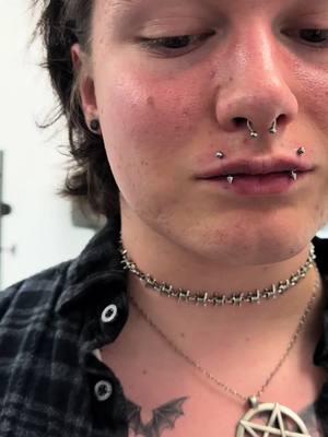 📍Moreno Valley, CA  #piercer #bodypiercer #piercingsoftiktok #piercingideas #fyp #trending #viethepiercer #angelfangs #bridgepiercing #navelpiercing 