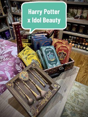 Harry Potter x Idol Beauty ✨ The most magical beauty collab 💗 Idol Beauty’s house themed makeup pallets & brushes are perfect for Harry Potter fans. Available in Mexico, Canada, & the US. Which house is your favorite?  ♥️💙💚💛 🛒 @idolbeautymx {gifted} Code: Magically for savings  🏷️ #magicallyhome #idolbeauty #harrypottermakeup 