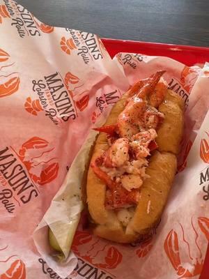 Grand opening of @masonsfamouslobsterrolls in #centervalley #pa #promenade #foodreview #fyo