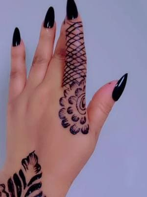 #ubahhenn #HennaStyle #MehndiArt #HennaBeauty