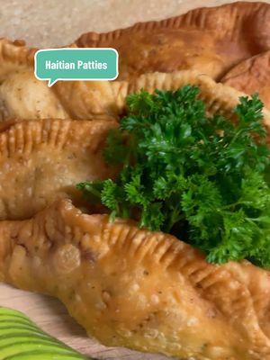 Haitian patties #fyp #manjelakay #manjeayisyen #creolefood #tiktokusa #haitianfood #foodies #foodtiktok #haitianpatties #patties 