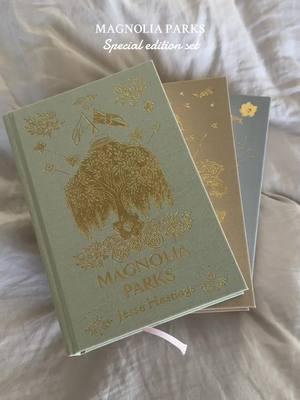 Magnolia Parks has my heart💌 These special editions are what all special editions SHOULD be like🦌🇬🇧🐝🕰️🐺 #BookTok #specialedition #books #magnoliaparks #jessahastings #specialeditionbooks #bookunboxing #magnoliaandbj #howmanylovesdoyougetinalifetime 