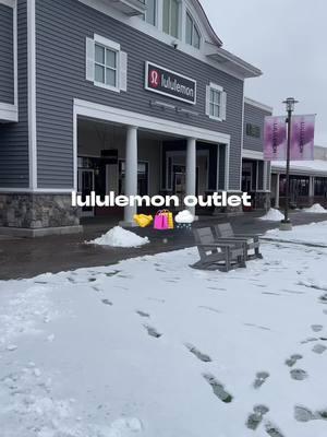 SLAY at the lululemon outlet per usual😌🤝🛍️ #lululemon #lululemonoutlet #tryon #shopwithme @wrenthamvillagepo 