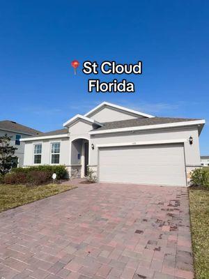 🏡 ¡Tu nuevo hogar te espera en St. Cloud, Florida! 🌴🌞 ✨ 4 habitaciones, 2 baños y 2 garajes 🛏️🛁🚗🚗. Descubre esta espectacular casa, diseñada para ofrecerte comodidad, espacio y estilo. ¡Para ti, tu familia y crear recuerdos inolvidables!  📍 Ubicada en la encantadora comunidad de St. Cloud, conocida por: 🌳 Su ambiente tranquilo y familiar. 🌅 Hermosos lagos y parques para disfrutar al aire libre. 🏫 Excelentes escuelas y servicios comunitarios. 🚗 Fácil acceso a Orlando y atracciones principales. 🌟 Amplios y luminosos espacios listos para que los llenes de vida y estilo. 💰 ¡No dejes pasar esta increíble oportunidad! 📲 Contáctame hoy mismo para más detalles por WhatsApp +1 689 280 0399 o agendar tu visita al DM📩. ¡Tu hogar ideal está esperando por ti! 🏠  #ViveEnStCloud #HogarPerfecto #StCloudFL #OportunidadÚnica #firsttimehomebuyer #inversionesenflorida #theriverarealtor 