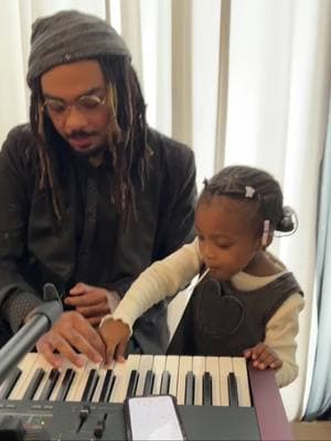 #adayinmylife #wakeupeverybody #teddypendergrass #cousin #interested #music #keyboard #learning #teach #inspire #family 