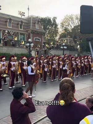 Se puso raro el asunto @The Spirit of Troy @César Herrera #disneyland #usc #band #marchingband #bandams #bandasinaloense #bandaelrecododecruzlizarraga #tequisetanto  #fypage #Duet #foruyou #fypシ #foryoupage #capcut #f #fyp  fuente: @arnoldherrera117