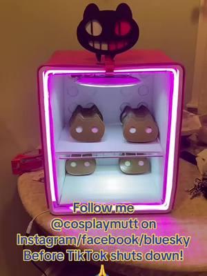 Day…8? 9 maybe of reposting my old bangers to try and get y’all to follow me on another platform before tiktok shuts down? The debute of the cookie cat fridge! Its evolved a bit since this set up but its still in my booth at every con! #stevenuniverse #cosplaymutt #stevenuniversecosplay #cosplaymutt #stevenuniversefuture #greguniverse #stevenuniversecosplay #mruniversevan #cookiecat