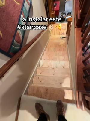 #toro🤙🏼 #flooring #staircase #hardwood #hardwoodflooring #flooringinstaller #escaleras #foryou #paratii #viralvideo #seattle #seattletiktok 