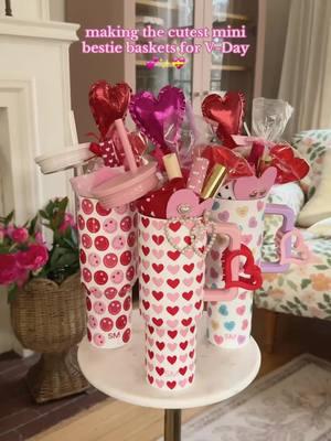 Only the cutest for my gals 💕 #ad @Simple Modern made three limited release Valentine’s Day designs and I made them into fun little gift baskets! The designs are available in the 40 oz Trek Tumbler (shown), 30 oz Trek Pivot, 24 oz Trek Pivot (perfect for your mini me) and Voyager 💕 Which design is your favorite? Shop the link in my bio! #galentinesday #giftidea #ValentinesDay #giftbasket 