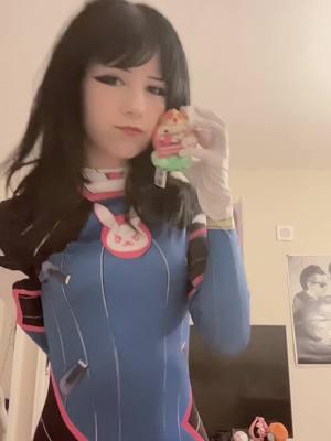 guys is this the real dva….. #fyp #dva #overwatch #cosplay #dvacosplay 