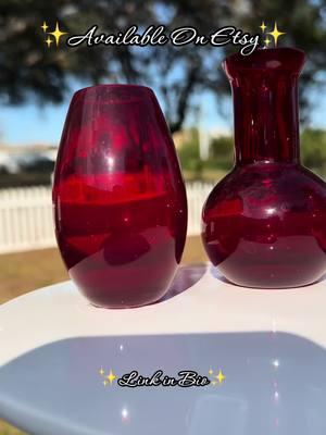 Add a pop of color to any room with this set of three ruby red bud vases. #HappyGirlThrift #HomeDecor #Red #Vase #Flowers.