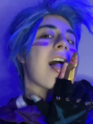 😛😛 #jinx #jinxcosplay #mascjinx #mascjinxcosplay #genderbentjinx #genderbentjinxcosplay #jinxarcane #arcane #arcanecosplay #arcaneleagueoflegends #arcaneseason2 