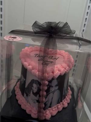 Loving these cake boxes 😍 #flavoredkitchen #316 #cakesoftiktok #cakedecorating #caketok #heartcake #photocake 