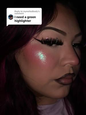 Replying to @mymeltedbody A green highlighter that looks like the Aurora northern lights 💚😍 #foryoupage #aurora #northernlights #greenhighlighter #duochromehighlighter #highlighter #2016highlighter #highlighterpalette 