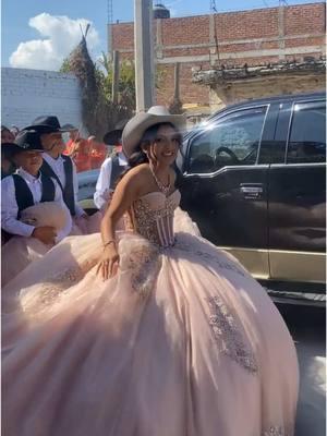 Mi hermosa china 👑 #quinceañera #vestidorosa #vaquero #mexico #sannicolas #fyp 