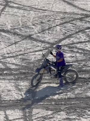 Got really windy this day but I was on a mission to get a couple videos on my favorite jump in caineville🙌🏼 thanks @jswensbmx for filming 👊🏼 . . . . . . #caineville #cainevilleutah #swingarmcity #whipitwednesday #beermoneyracing #mx  #styleneverdies #braap 