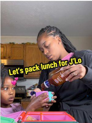 I had to take a nap before I could edit😭 my throat is so scratchyyyy ugh🙄 But the grind don’t stop we in that bag this year by any means 😮‍💨  #packinglunch #kidlunchideas #omiebox 