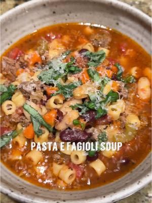 PASTA E FAGIOLI SOUP🍲 If you love Olive Gardens pasta e Fagioli soup, you are going to fall in love with this copy cat version. That is loaded with nourishing ingredients you can feel good about eating. And it makes for a great prep ahead meal to have ready to go for your busy work week. Pasta e Fagioli Soup: 1 lb grass fed ground beef 1-2 Tbsp olive oil 3 carrots diced 4 celery stalks diced 5 garlic cloves minced 1 small yellow onion diced 1 tsp dried oregano 1 tsp Italian seasoning 1/2 tsp dried basil 1/2 tsp dried thyme 2 bay leaves Salt + pepper to taste 3 cups beef bone broth 1 1/2 cups marinara sauce of choice 1 can fire roasted tomatoes 15.5 oz organic dark red kidney beans  13 oz organic cannellini beans 1 1/2 cups dried Ditalini pasta Instructions: 1. Cook your pasta according to package but cook 1-2 minutes less. Once done rinse under cold water and set aside 2. To a medium pot add olive oil on medium heat 3. Add diced onions, carrots, celery, a little bit of salt + pepper, and saute for 5-7 minutes 4. Add in minced garlic and seasonings and cook a minute or so 5. Add ground beef a little more salt and pepper, break up with spoon, and cook until no longer pink 6. Add beef bone broth marinara sauce, fire roasted tomatoes, beans, mix, add two bay leaves 7. Cover and simmer for at least 30 minutes 8. When ready to enjoy add in your cooked pasta and enjoy 9. Note: the pasta will suck up a lot of the broth, so if you want to reserve the pasta on the side for leftovers I would suggest. If not just add extra bone broth when you are reheating your leftovers. . . #pastaefagioli #soupseason #souprecipe #soups #nourishingfood #nourishingmeals #nourishingsoup #dinnerrecipes #dinnertonight #weeknightdinners #mealpreprecipes #homemadesoup