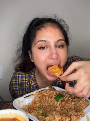 See you guys on my YouTube and insta ♥️ #friedrice #friedchicken #hotandsoursoup #chicken #takeout #takeaway #friedrice #hotoil #spicy #asianfood #chinesefood #eatingwithhands #Foodie #food #asmr #eat #FoodTok #snack #breakfast #lunch #dinner #mukbang #foryoupage 