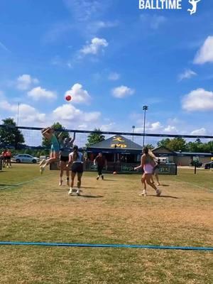 The double grunt is killing me 💀💀 #GrassVolleyball #AVPGrass #TheClash #Volleyball #BallTime