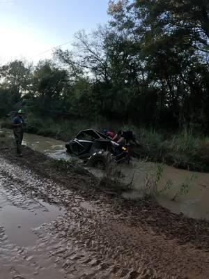 @Amish offroad/calob  Got the perfect setup in my opinion! #fyp #foryou #foryourpage #carportoffroad #riverrunatvpark #muddaholics #offroad #trailride #superatv #canamdefender #mudlife #mudmadness #wtfoffroad #followme #like #comment #share #gopro #polaris #canam #mud #bountyhole #lifted #boosted #blowthisup 