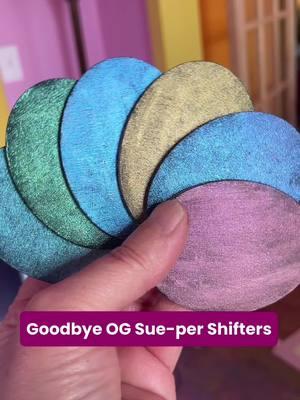 These original Tanglewood Sue-per Shifting Waxes are only available till the end of the month. #outwiththeoldinwiththenew #colorshift #tanglewoodsue  