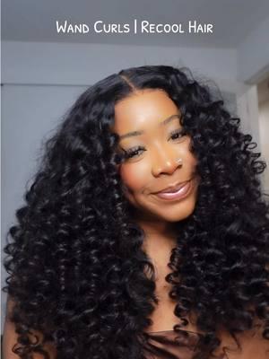 @Recoolhair These curls and this wig Slayyyyy 💕 #recoolhair #waterwavewig #wandcurls #gluelesswig #beginnerwig #TikTokShop #gluelesswigs #wiginfluencer #hairinfluencer #fy #fyp 