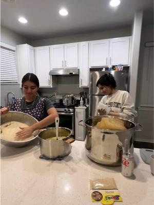 Always grew up helping my mom out with the tamales, but I needed to try on my own now😭🥹 #senoralife #tamales #mexican #mandil #fyp #paratiiiii #rednote 