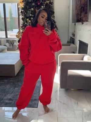 The name really speaks for itself. The absolute comfiest sweatsuit and comes in a ton of colors!   #curvytiktok #curvyfashion #curvystyle #casualstyle #momstyle #momof3 