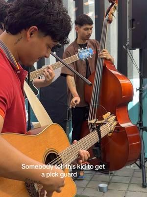 scratching up a $2k guitar like it’s nothing 🤦🏽‍♂️ #fyp #requinto #musico #guitarra #tocada #grupo #paratii 