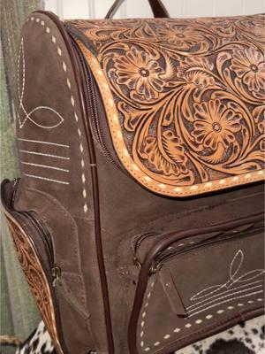 Our new western diaper bag! Come see us in store or visit our website! Link in bio 💕 #western #westernboutique #westernbag #diaperbag #bootstitch 