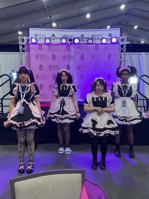 She can’t beat our outfits😜 #miraimaidcafe #maidcafemirai #kawaiiaesthetic #kawaii #animeconvention 