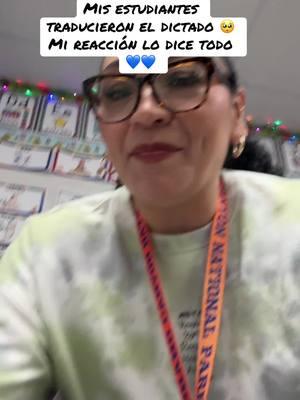 Traduciendo un dictado en español #spanish #soysalvadoreña🇸🇻💙 #maestros #maestra #escuela #class #CapCut #spanishteacher #spanishtiktok #clase #dictado #español #teacher #Spanish 