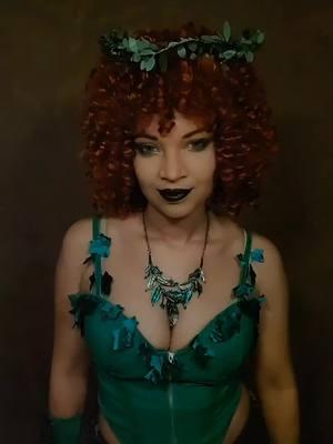 😏💚 #poisonivydc #poisonivydccomics #poisonivymakeup #poisonivycosplay #dccomics #dcpoisonivy #dccosplayer #dcpoisonivycosplay #poc #poccosplayer #poccreator #blackcreators #blackcosplayer #blerdgang #blerdlife #blerdgirls #blerds #blerd 