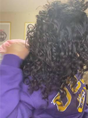 #curlyhair #routine #curlyhairroytine #curlyhairroutine #skala #blueskala #missjessies #missjessieshoneycurls #honeycurls #tgin #thankgoditsnatural #curly #curlytok #curlyhair #asiam 