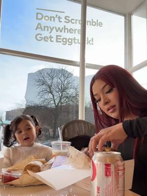 We love @eggtuckchicago , 10/10 #momanddaughter #eggtuck #chicago #breakfastdate #momlife #drafts #FoodTok #musttry 