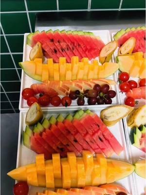 Fruit Platter #trending #fruits #cutting #fruitsbasket #fruitplatter #watermelon #cantaloupe #grzaingtable #creative 