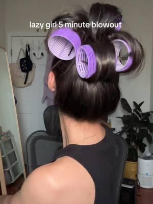 my fav hair hack when i want to look good but put in little effort 😏🫧#marianila #haircare #hairtok #blowout #easyhairstyles #hairrollers 