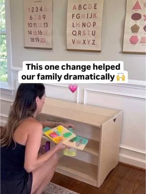 If your child’s play space feels like it’s overflowing, here’s your sign to try rotating their playthings. Research shows that a clutter-free play space = your little one engaging more calmly and deeply in play. So, keeping fewer playthings out means your child learns more from the ones they have access to! ✨ Here’s how to get started: 1️⃣ Choose nine to twelve playthings to display on a low shelf, like the Montessori Playshelf. 2️⃣ Store the rest out of sight. 3️⃣ Rotate playthings every few weeks, based on your child’s interest. Our Montessori Playshelf makes staying organized simple (and stylish). This two-in-one storage and display shelf is perfect for fostering focus, independence, and creativity 🤩 📽️: @lisarmeade on IG  #ToyRotation #PlayShelf #Montessori #Lovevery #LearnThroughPlay #PlayWithPurpose #IntentionalPlay #MontessoriShelf #RotatingToys #NewYear #ToyRotationTips #ParentTip #Parenting #ParentHack #IndependentPlay #MontessoriPlay 