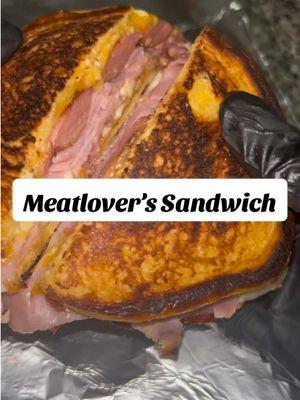 Triple Meat & Cheese Deluxe 🥪😋 #sandwhich #toastedsandwhich #meatlover #quickmeals #bacon 