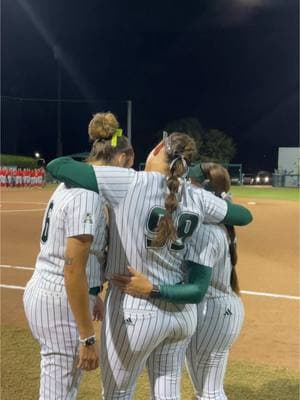 my girls💚💚💚 #usfsoftball 