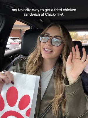 Buffalo + honey = 🔥🔥🔥 @Chick-fil-A pls don’t forget my 🍯 next time :’) #chickfilaorder #fastfood #chickfilasauce #chickfilahacks #chickfilasandwhich 